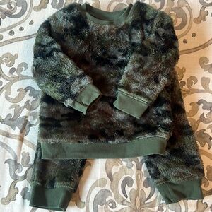 Cat & Jack Fleece camo sweatshirt and fleece camo pants